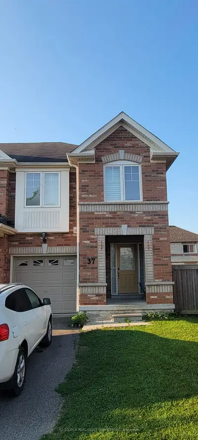 Att/Row/Townhouse in Toronto