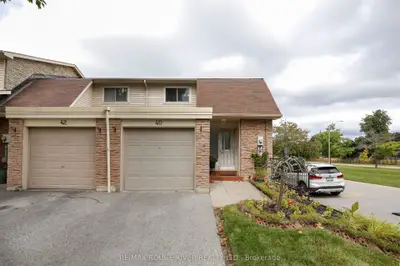 Condo Townhouse in Ajax
