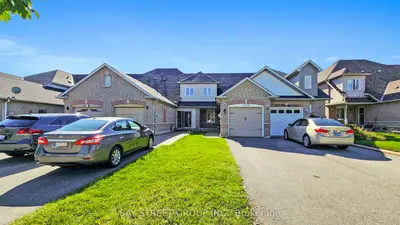 Att/Row/Townhouse in Oshawa