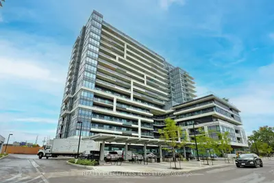 Condo Apartment in Pickering