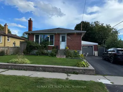 Detached in Oshawa