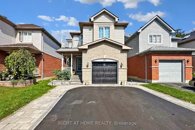 Detached in Whitby