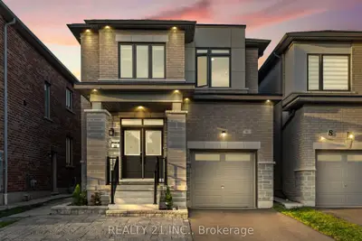 Detached in Whitby