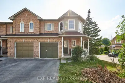 Condo Townhouse in Ajax