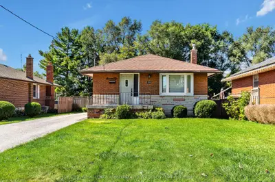 Detached in Whitby