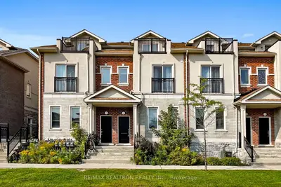 Att/Row/Townhouse in Whitby