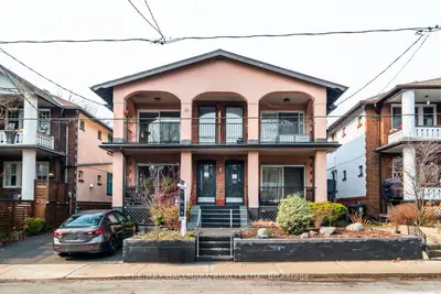 Fourplex in Toronto