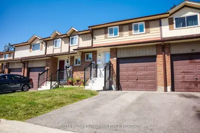 Condo Townhouse in Ajax