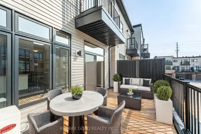Att/Row/Townhouse in Oshawa
