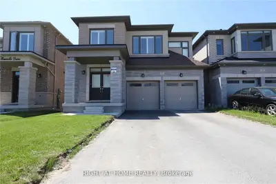 Detached in Whitby