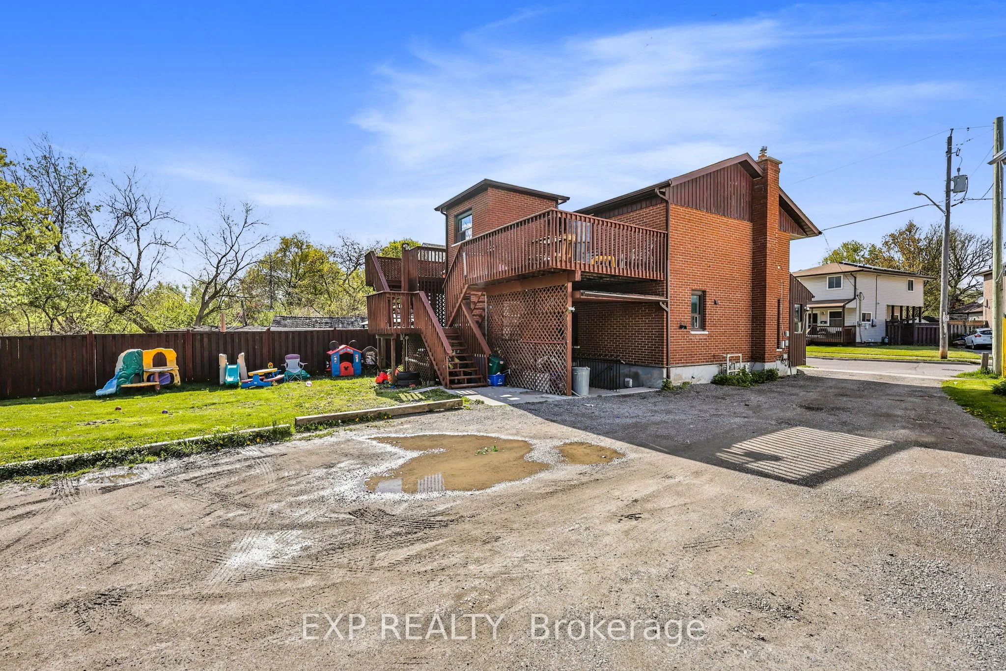 23 Erie Street, Oshawa, On L1h 3r1