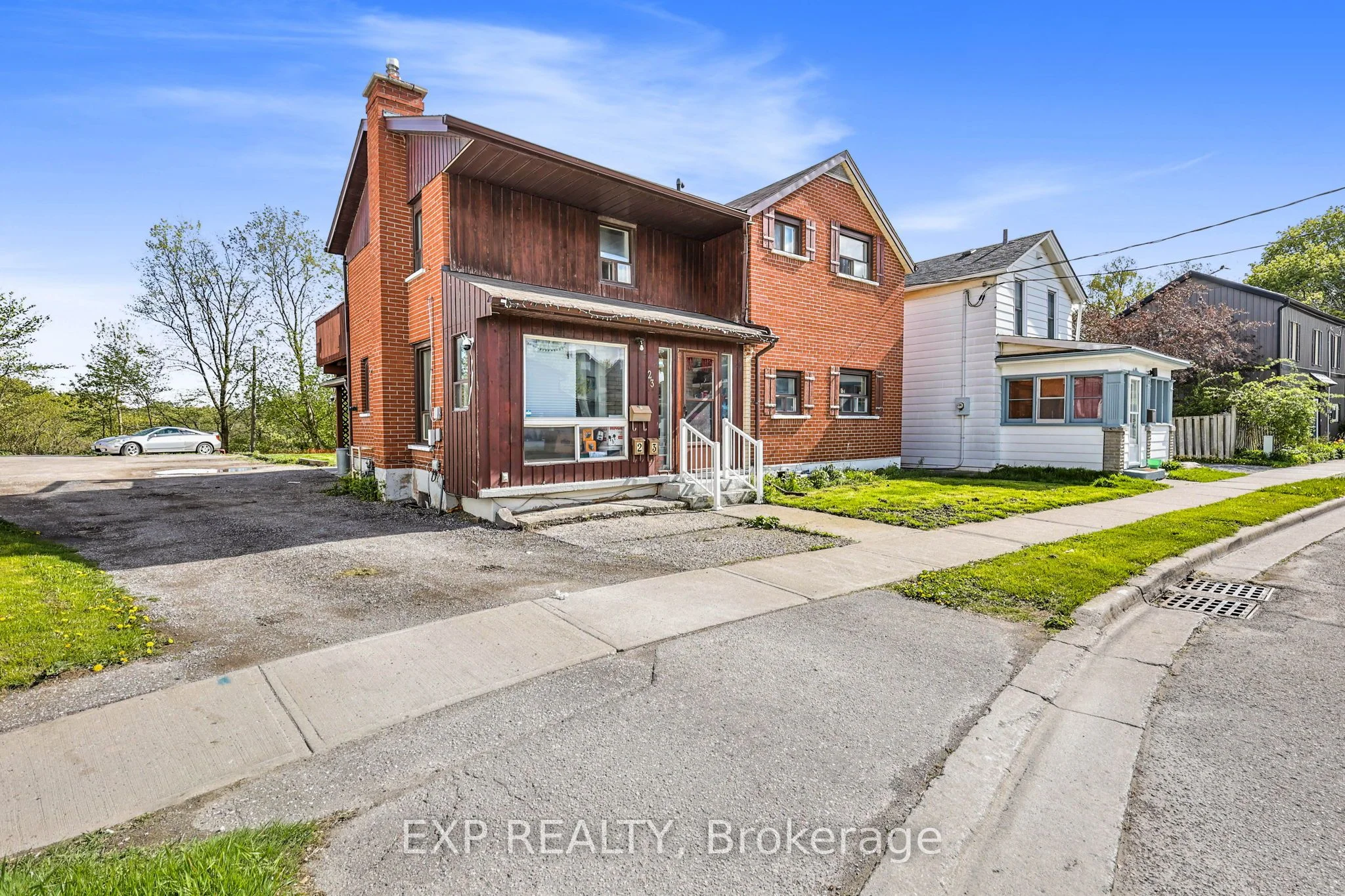 Triplex in Oshawa