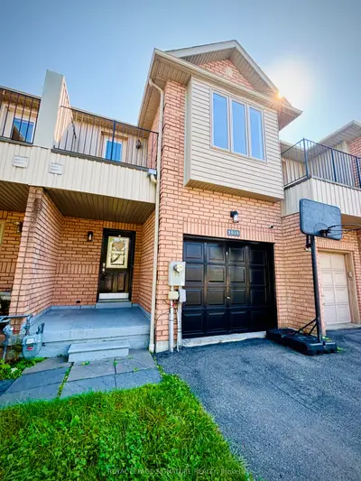 Att/Row/Townhouse in Pickering