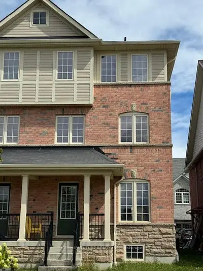 Att/Row/Townhouse in Ajax