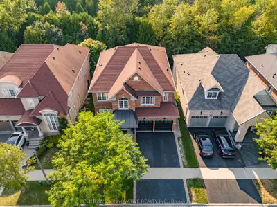 Detached in Whitby
