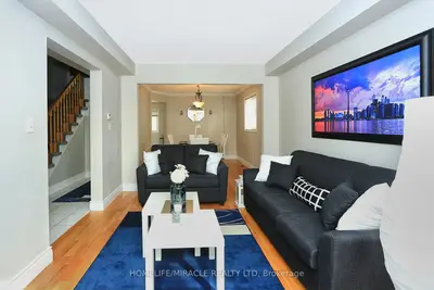 Detached in Whitby