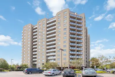 Condo Apartment in Ajax