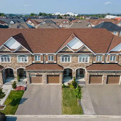 Att/Row/Townhouse in Ajax