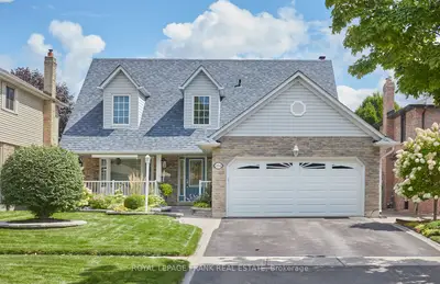 Detached in Whitby