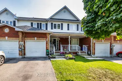 Att/Row/Townhouse in Oshawa