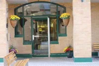 Condo Apartment in Pickering
