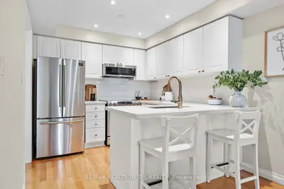 Att/Row/Townhouse in Oshawa