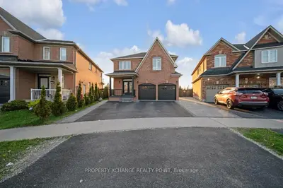 Detached in Whitby