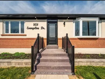 Detached in Oshawa