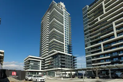 Condo Apartment in Pickering