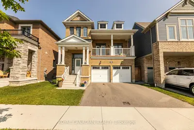 Detached in Whitby
