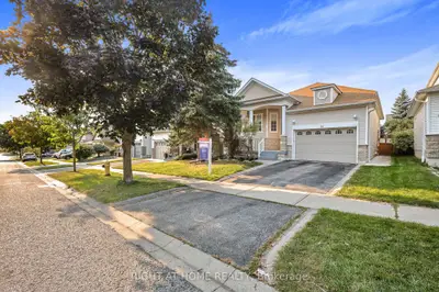 Detached in Whitby