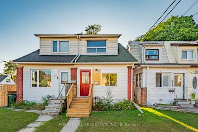 Att/Row/Townhouse in Toronto