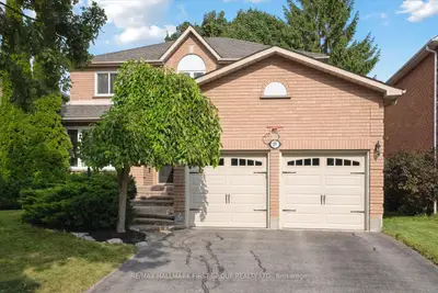 Detached in Whitby
