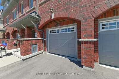 Condo Townhouse in Oshawa