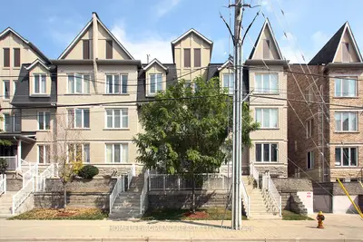 Condo Townhouse in Toronto