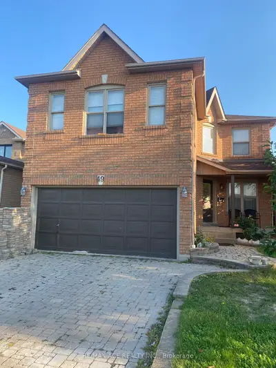 Detached in Whitby