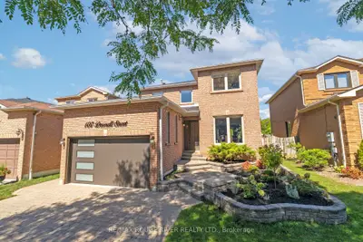 Detached in Whitby
