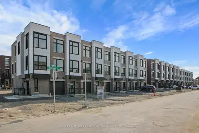 Att/Row/Townhouse in Ajax