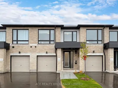 Att/Row/Townhouse in Whitby
