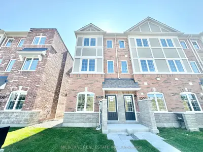 Att/Row/Townhouse in Toronto