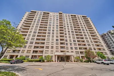 Condo Apartment in Pickering