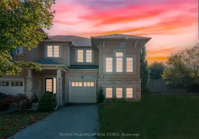 Att/Row/Townhouse in Toronto