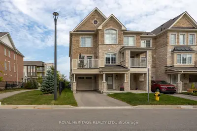 Att/Row/Townhouse in Pickering