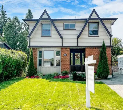 Detached in Whitby