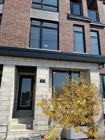Att/Row/Townhouse in Toronto
