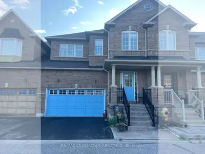 Att/Row/Townhouse in Toronto