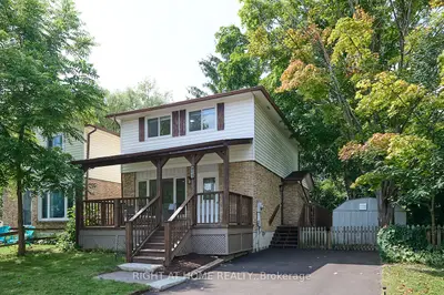 Detached in Scugog