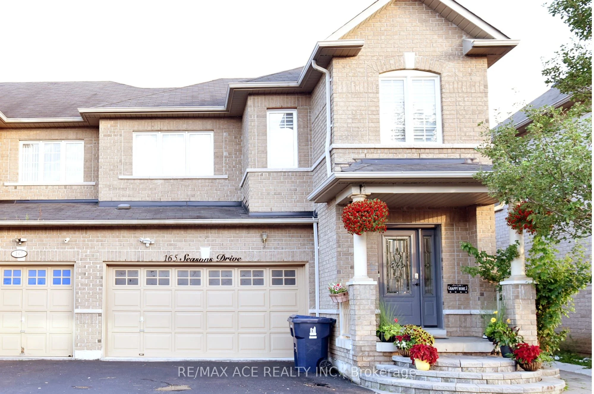 Att/Row/Townhouse in Toronto