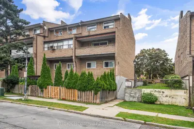 Condo Townhouse in Toronto