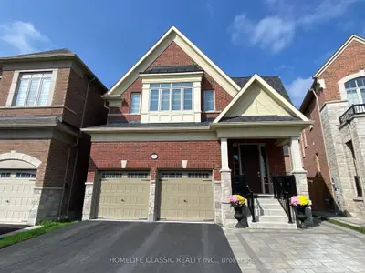Detached in Whitby